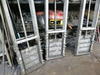 Щитовой затвор 200х200 для перекрытия потока воды в каналах и гидротехнических системах.